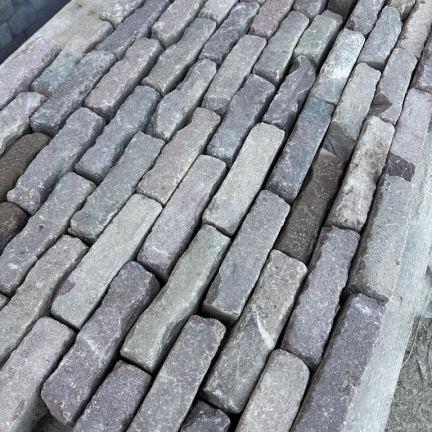 Oude gebakken waalformaten bruin paars (op pallets)