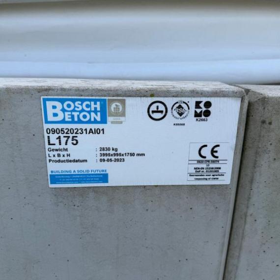 Gebruikte Keerwand 175cm Hoog. 400cm Lang. 100cm Voet. Grijs