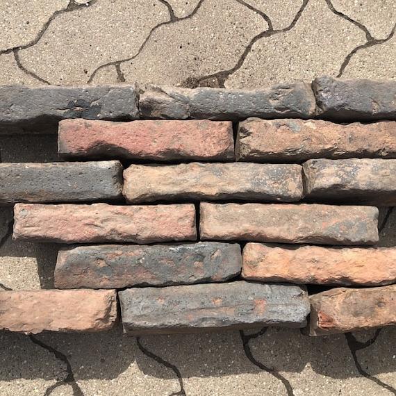 Oude gebakken waalformaten Meeden (op pallets)