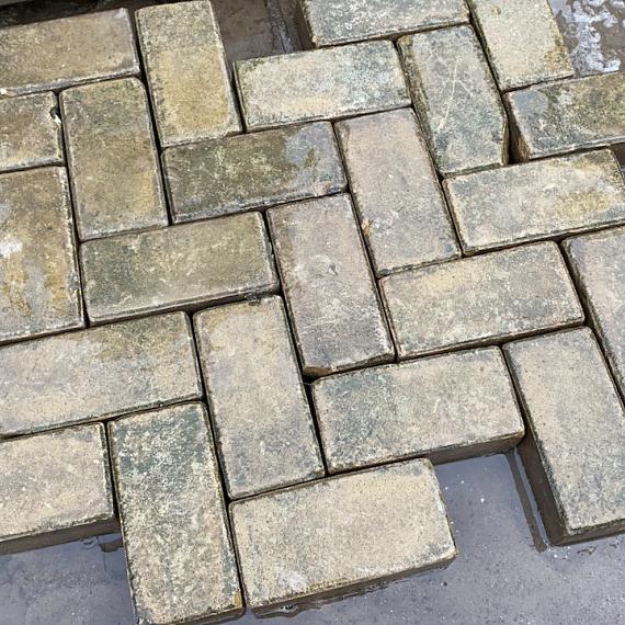 Oude gebakken keiformaten Brons hoog 8cm (op pallets)