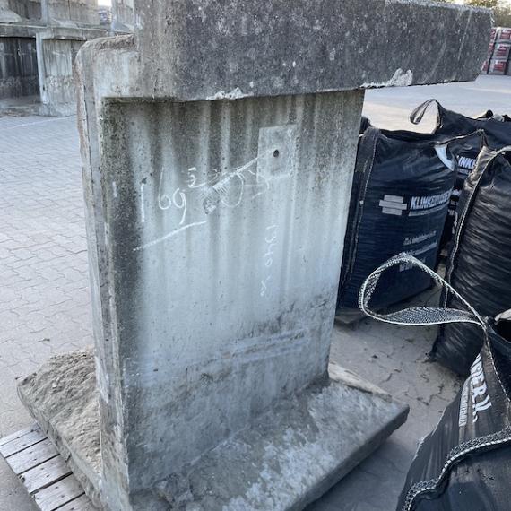 Keerwand gebruikt hoekelement 155x115/100x115 Grijs, hoogte x lengte x voet in cm.