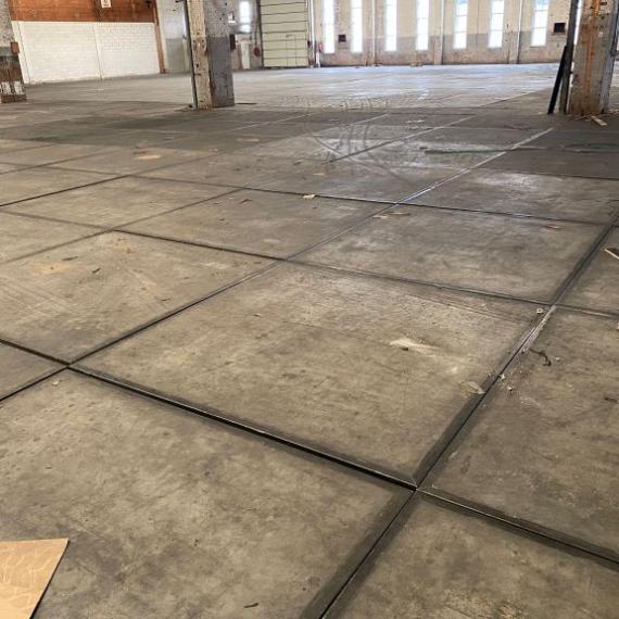 Gebruikte betonplaat 200x200x14 met hoeklijn B-keus