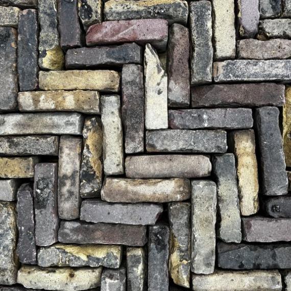 Oude gebakken waalformaten, onderbestrating de Veluwe (op pallets)