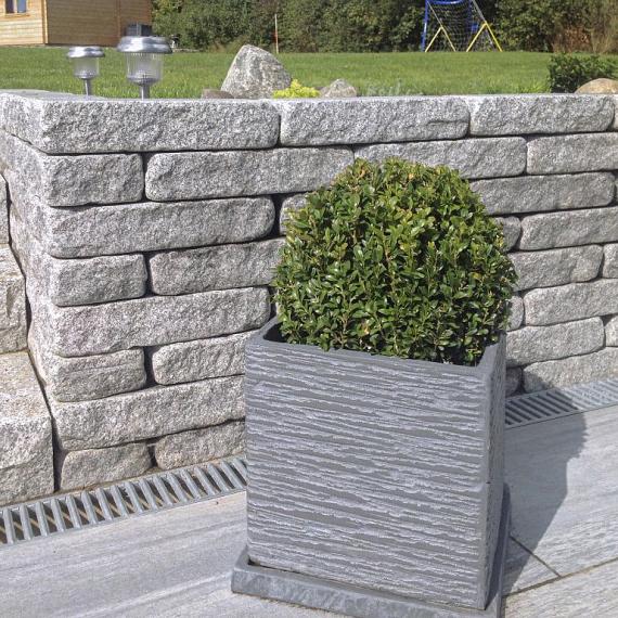 Graniwall grey rockface 40x16x8 cm. 2 ruwe zijdes