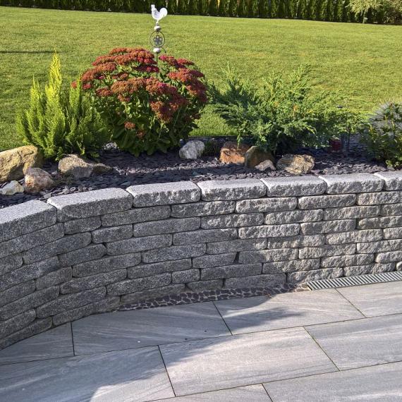 Graniwall grey rockface 40x16x8 cm. 2 ruwe zijdes