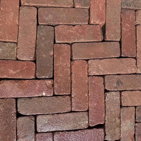 Oud gebakken dikformaten spoorzicht (op pallets)