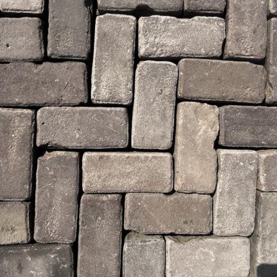 Oude gebakken keiformaten Hamburg (op pallets)