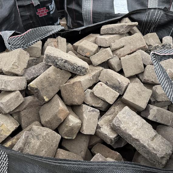 Oude gebakken waalformaten bruin paars Deventer variabel lengte (in bigbags)