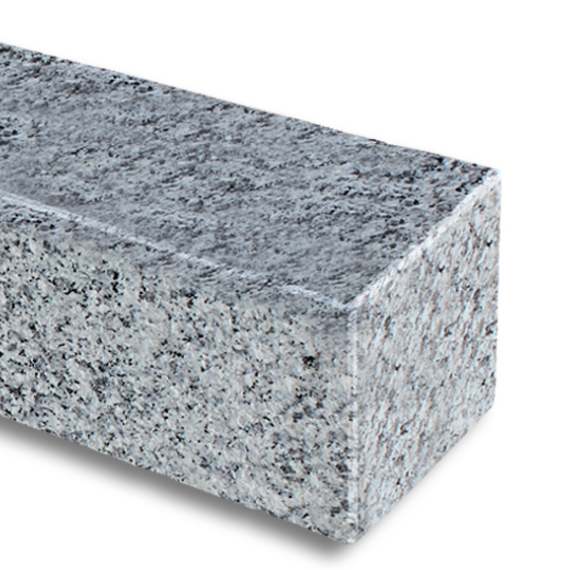 Graniet stapelblokken 12x12x120 cm gezaagd, gevlamd met facet