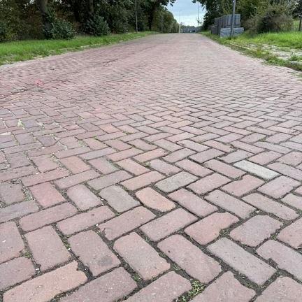 Oude gebakken keiformaten rood/paars Weurt (los gestort)