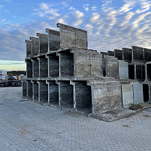 Keerwand gebruikt 155x100x115 Grijs, hoogte x lengte x voet in cm.