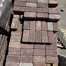 Gebruikte betonklinkers, 21x10,5x8 cm rood (op pallets)