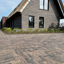 DF85 Basalt, bruin, zwart, strak, dikformaat, A4-12