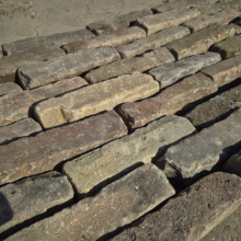 Oude gebakken waalformaten Bergh (op pallets)