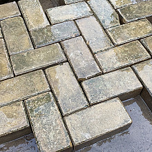 Oude gebakken keiformaten Brons (op pallets)