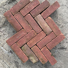 Partij 73: Oud gebakken dikformaten rood (op pallets)
